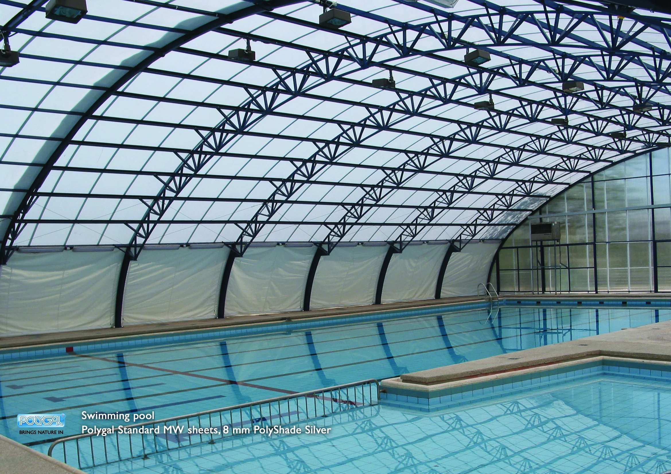 Бассейн со светопрозрачной кровлей из сотового поликарбоната
