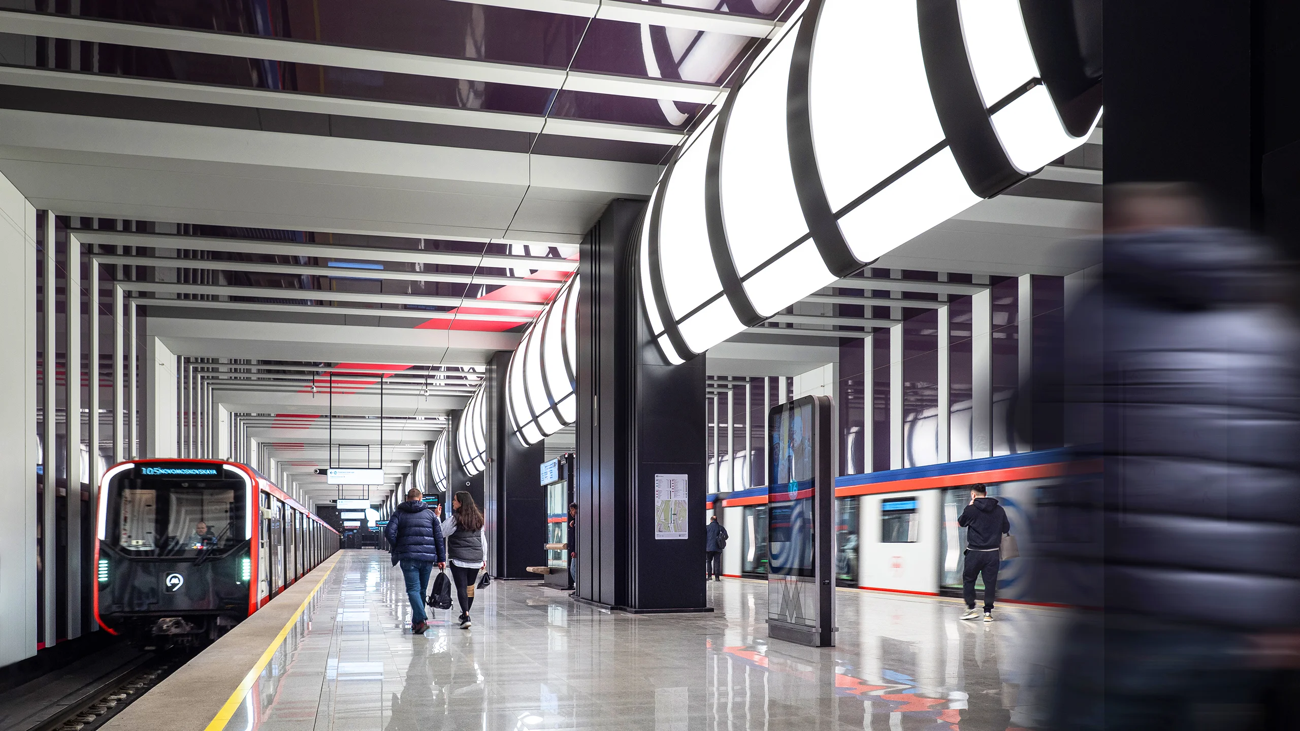 Освещение станций метро с монолитным поликарбонатом