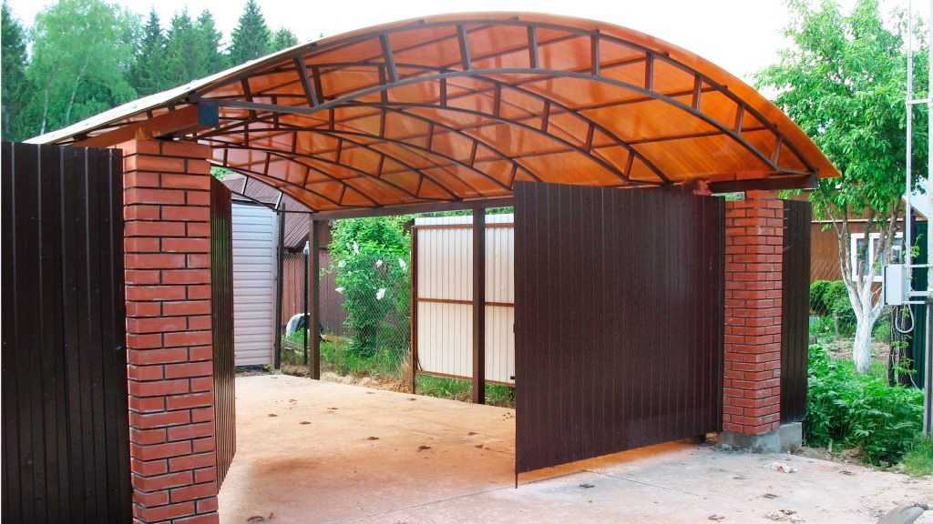 Навес для машины из поликарбоната