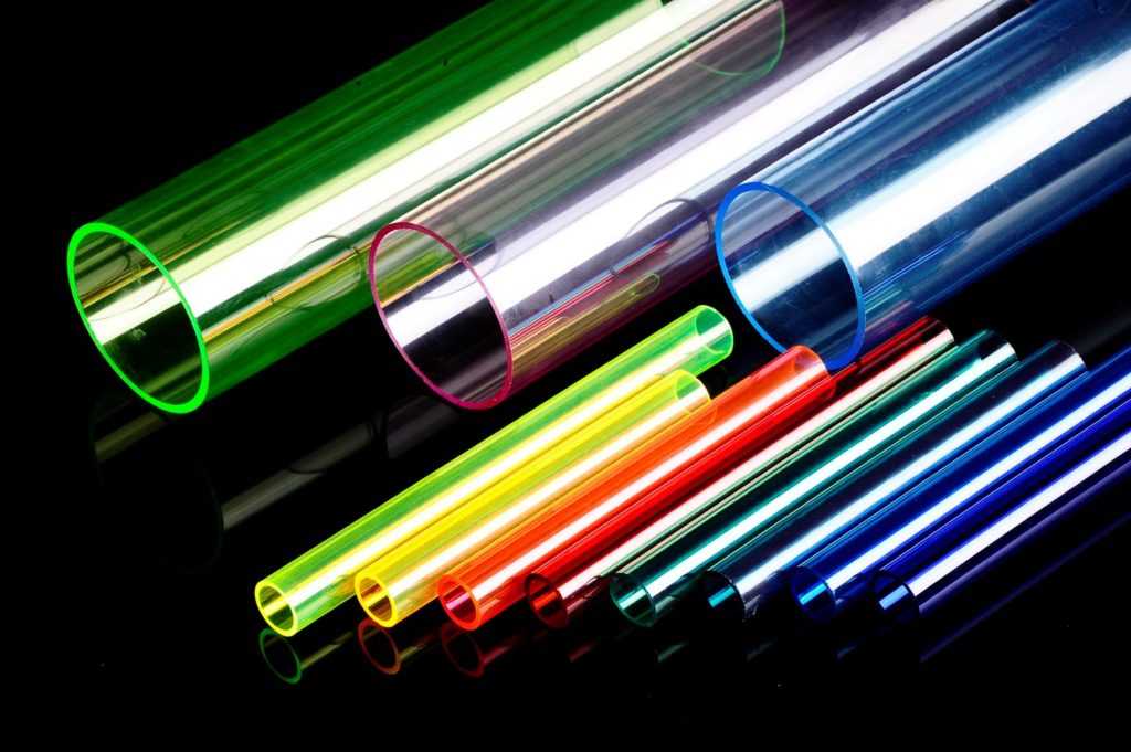 Особенности и преимущества труб из оргстекла
